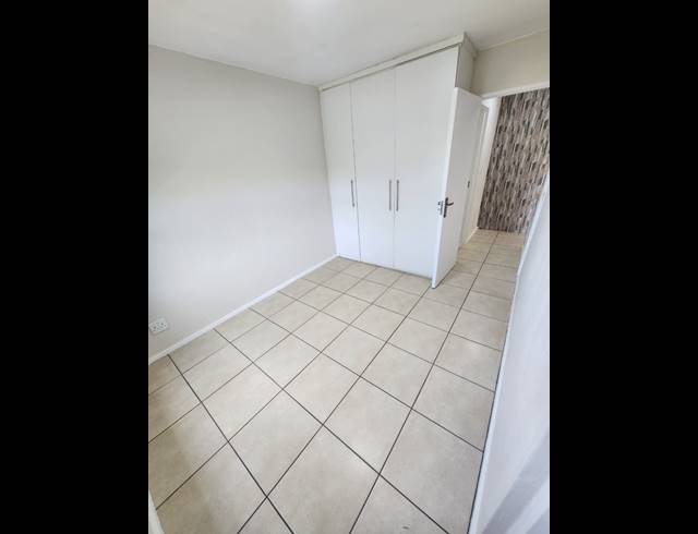 1 BEDROOM APARTMENT FOR SALE IN ESSENWOOD